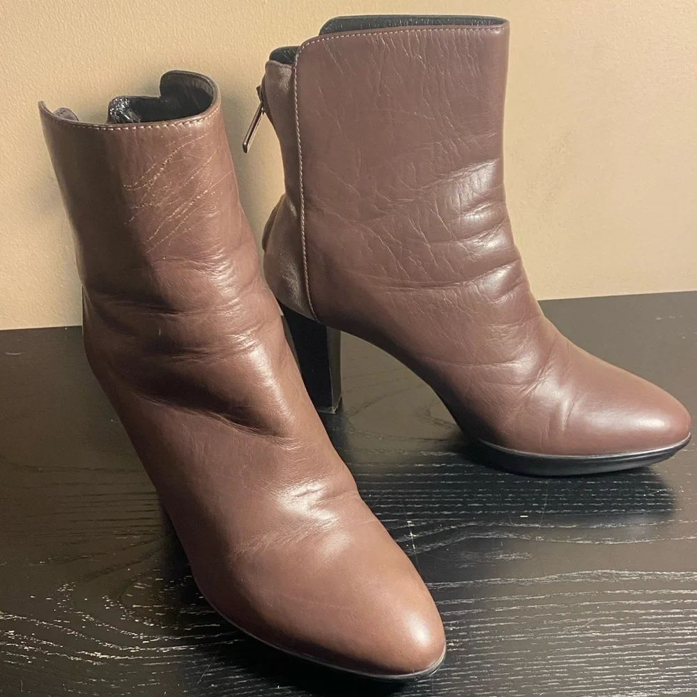Aquatalia Reggae Two Tone Brown Leather Heeled Ankle Short Booties Size 6